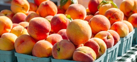 Peak-season Ontario peaches